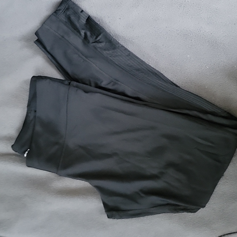 Under Armour leggings. Size L